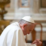 Pape François en prière